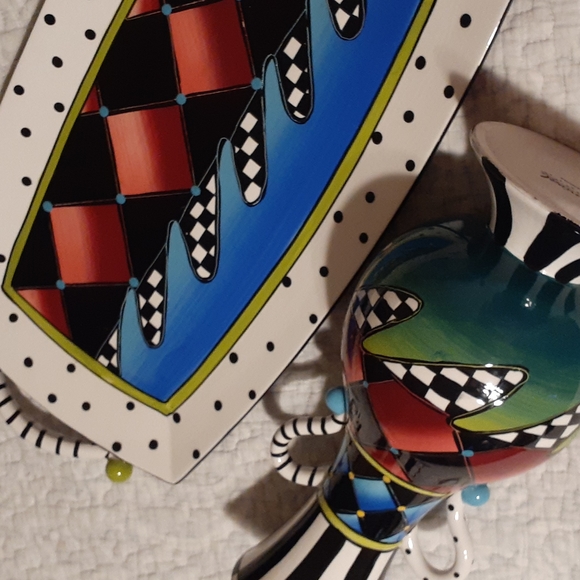 Carnival Hand Painted Alice in Wonderland Jewelry Tray & Vase - Picture 11 of 12